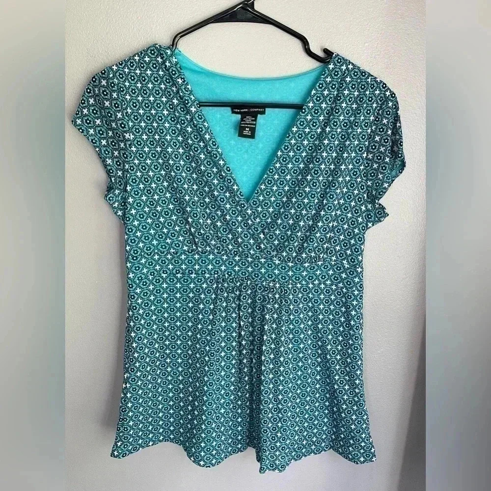 New York & Company Women’s Baby Doll Blouse Size Medium - Picture 2 of 6